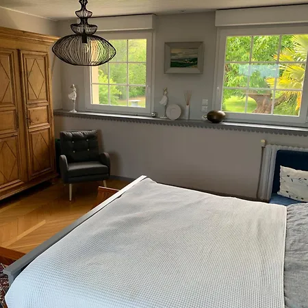 Longere Bord De Avec Grand Jardin Fleuri *