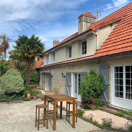 Longere Bord De Avec Grand Jardin Fleuri Dom wakacyjny