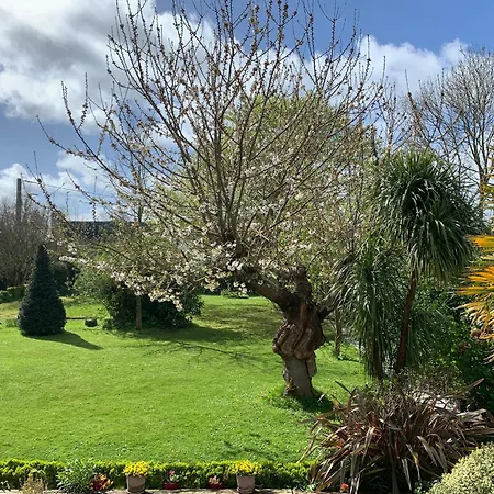 Longere Bord De Avec Grand Jardin Fleuri * Géfosse-Fontenay