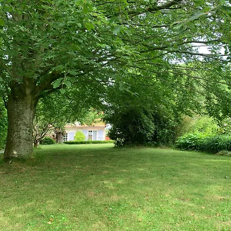 Dom wakacyjny Longere Bord De Avec Grand Jardin Fleuri