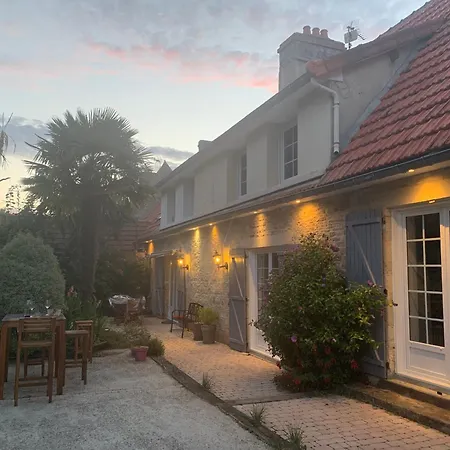 Longere Bord De Avec Grand Jardin Fleuri