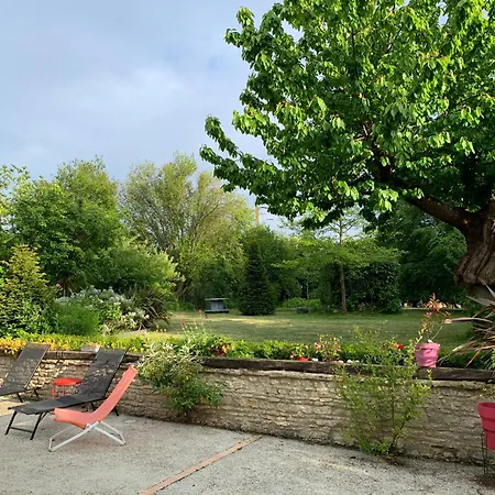 Longere Bord De Avec Grand Jardin Fleuri *