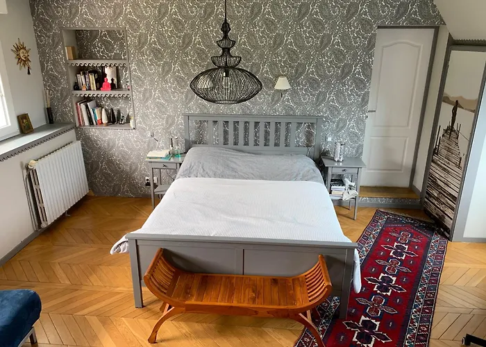 Longère Bord De Avec Grand Jardin Fleuri Hébergement de vacances Géfosse-Fontenay