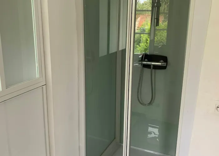 Longère Bord De Avec Grand Jardin Fleuri Géfosse-Fontenay