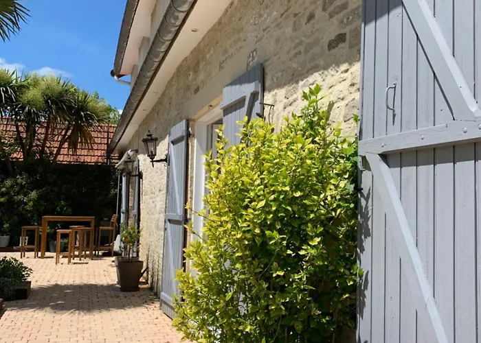 Hébergement de vacances Longère Bord De Avec Grand Jardin Fleuri