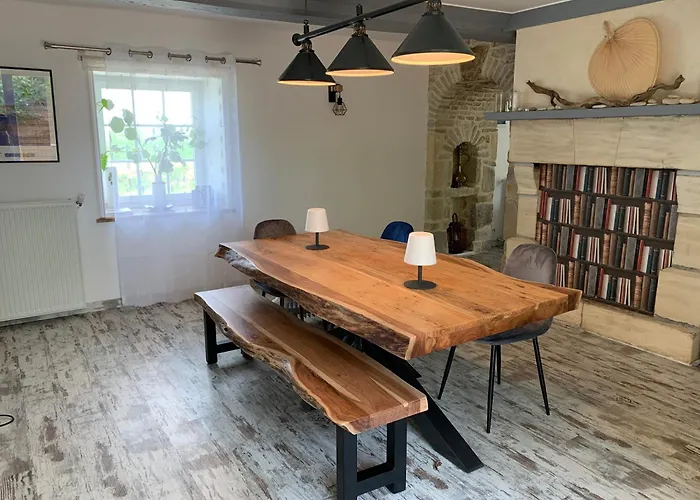 Longère Bord De Avec Grand Jardin Fleuri Géfosse-Fontenay