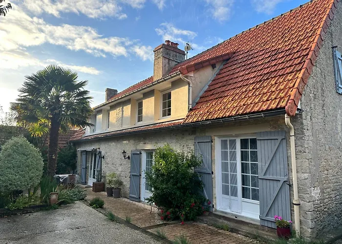 Longère Bord De Avec Grand Jardin Fleuri Géfosse-Fontenay