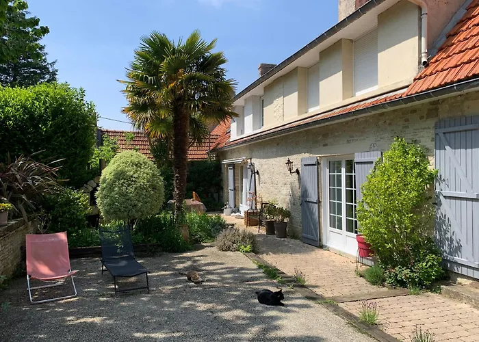 Hébergement de vacances Longère Bord De Avec Grand Jardin Fleuri *