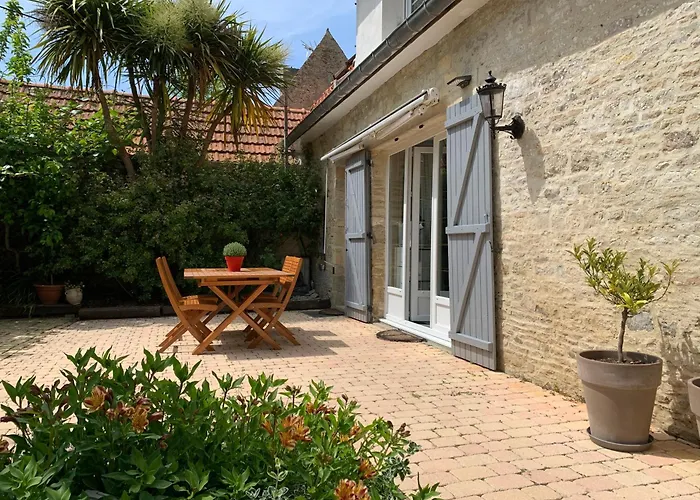 Hébergement de vacances Longère Bord De Avec Grand Jardin Fleuri *