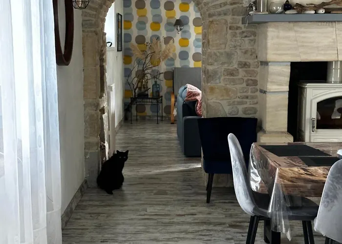 Longère Bord De Avec Grand Jardin Fleuri Hébergement de vacances *